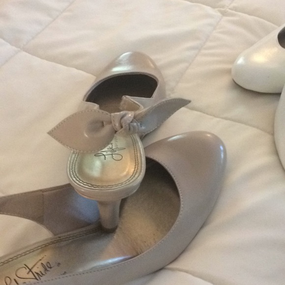 3 pair of Parisian style heels. Size 9.5 US - Picture 2 of 3